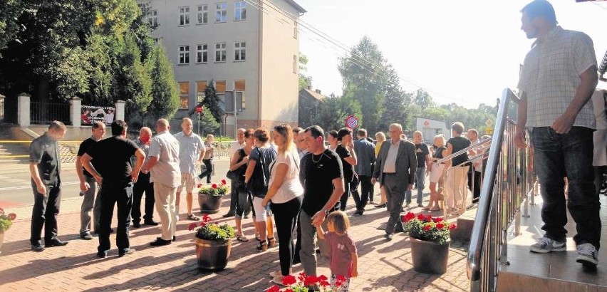 Mieszkańcy Poskwitowa, Damic, Naramy wytrwale czekali na...