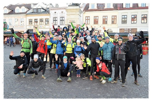 Ultramaratończycy zakończyli trening na rzeszowskim Rynku, a potem zaszli do Czeskiej Gospody