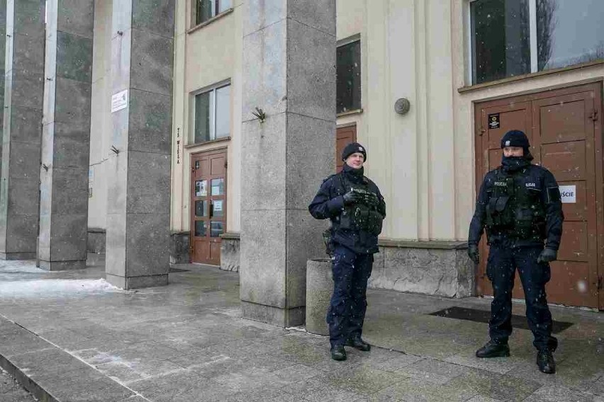 Kraków. Policja przeszukuje pomieszczenia TS Wisła i zabezpiecza dokumenty