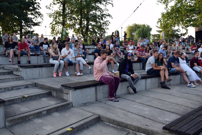 Publiczność amfiteatru w Morzyczynie bawiła się na pierwszej z cyklu letnich imprez MIEDWIE STAND-UP! Wystąpili Zalewski, Chałupka i Kutek