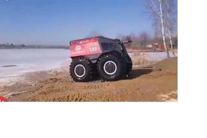 Małopolscy strażacy testowali rosyjski pojazd do zadań specjalnych. "Sherpowi" nie groźne rwące rzeki i mokradła [ZDJĘCIA]