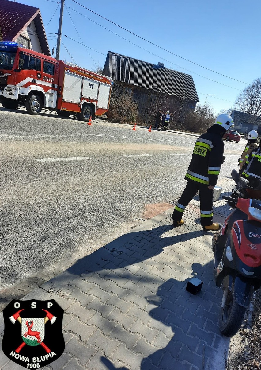 Wypadek w Nowej Słupi. Kierowca skutera trafił do szpitala. Zobacz zdjęcia