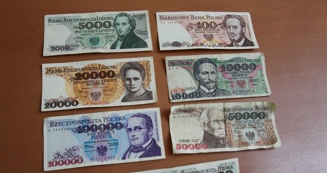 Polskie banknoty z 1994 roku.