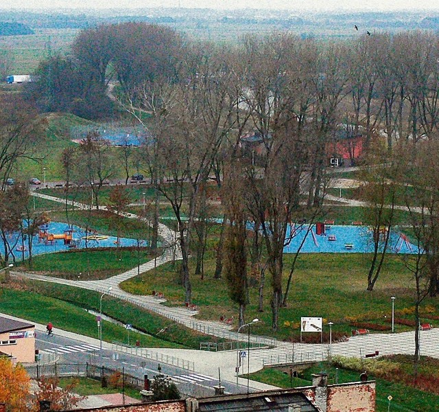 Przebudowa parku nad Bzurą kosztowała blisko 11 mln zł. Unia Europejska dołożyła do tej inwestycji ponad 8,2 mln zł
