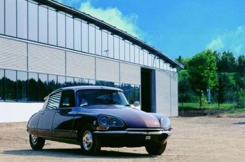 Fot. Citroen: W 1968 r. wprowadzono wersję DS 21 z...