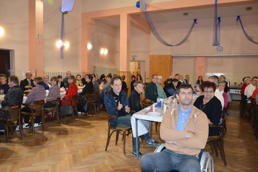 Światowy Dzień Osób Niepełnosprawnych w Ostrowcu. Stowarzyszenie "Tacy Sami" świętowało z przyjaciółmi [ZDJĘCIA]
