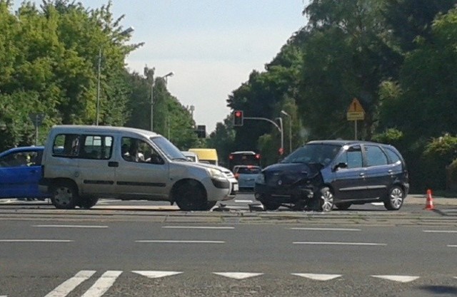 Wypadek u zbiegu ul. Zaleskiego z al. Wojska Polskiego w Szczecinie.