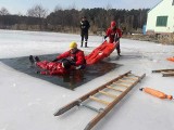 Nad zalewem w Cedzynie uczyli jak ratować ludzi, gdy załamuje się lód