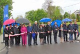 Gmina Baranów Sandomierski: Droga przez zwałkę w Dąbrowicy uroczyście oddana do użytku. Zobacz zdjęcia