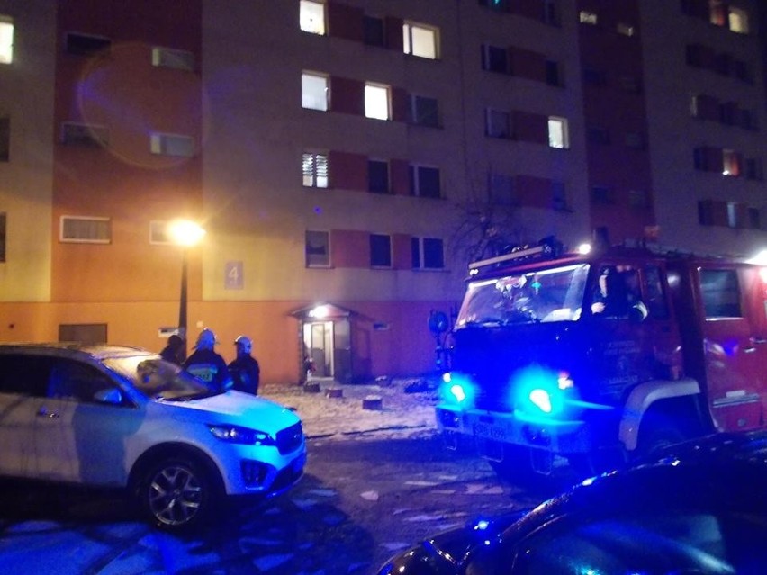 Strażacy z OSP Leszczyny uratowali kobietę i dziecko. Byli...