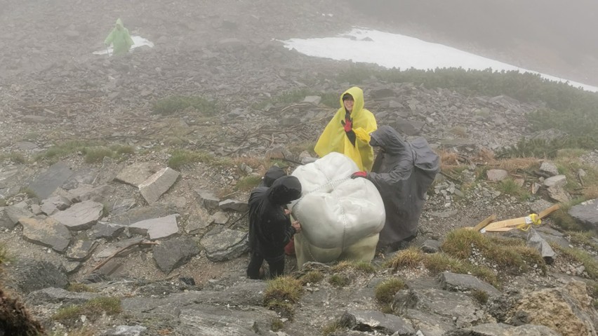 Tatry. Gigantyczny ząb na Giewoncie to japoński performens [ZDJĘCIA]