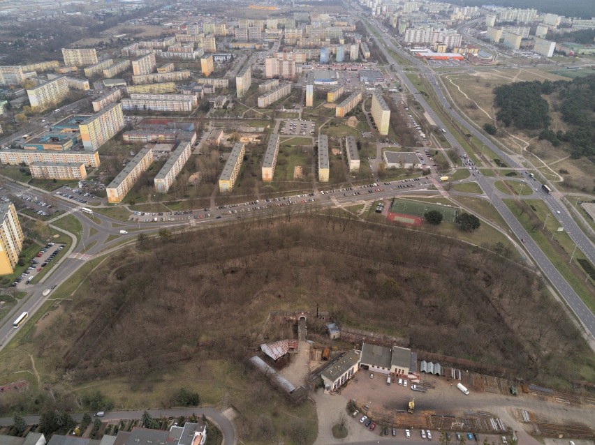 Fort II przy ul. Leszczynowej 55 został zbudowany na...