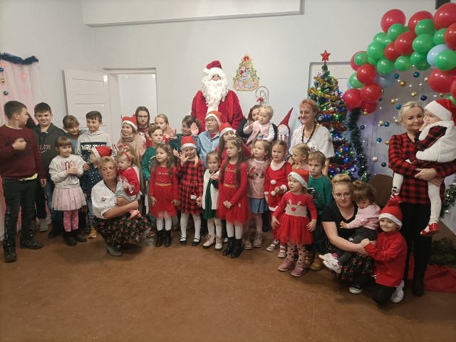 Dzieci z Dalechowic odwiedził Święty Mikołaj.