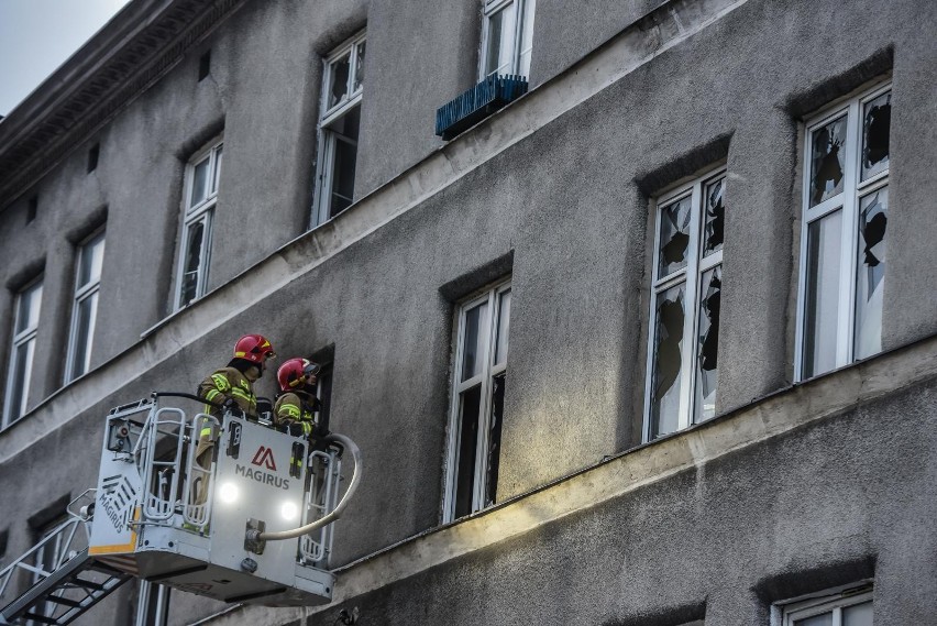 Płonie zabytkowy budynek w Gdańsku. To kolejny pożar w tej...