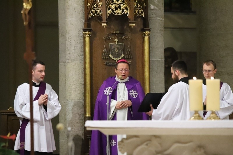 Każdy z kapłanów dostał imienne pisemne zaproszenie od...