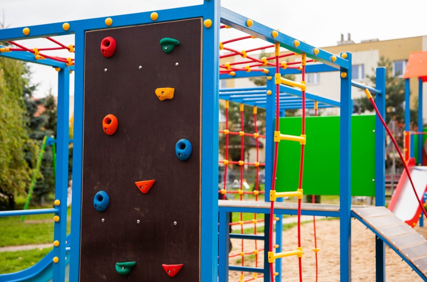 W Przysusze zostały odnowione i rozbudowane place zabaw dla dzieci na terenie gminy i miasta