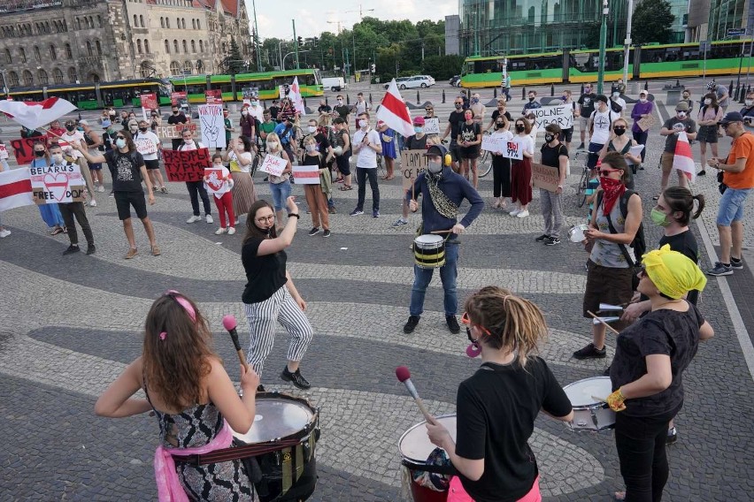 Protestujący w piątek na placu Mickiewicza domagali się...