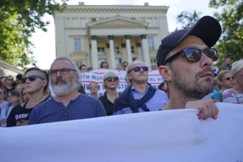 Milczący protest w Poznaniu