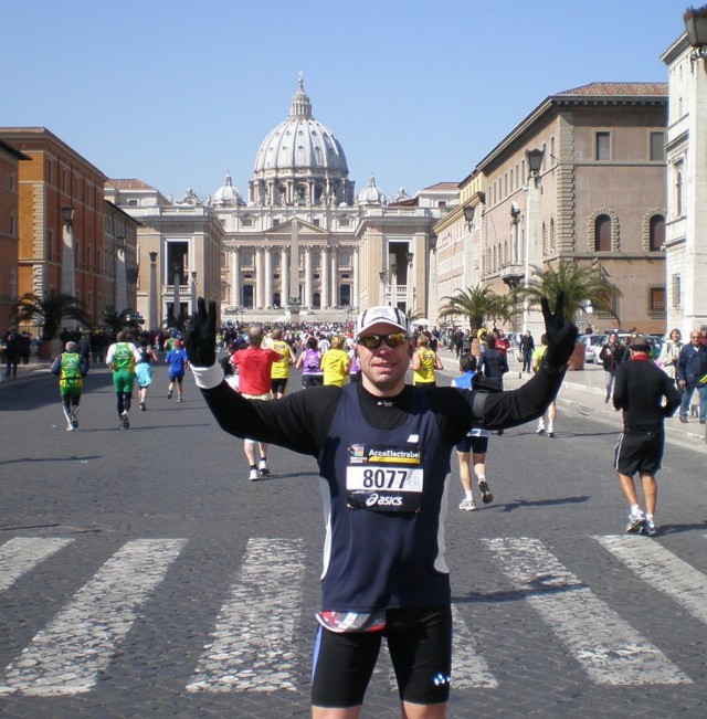 Jacek Stanisławczyk podczas maratonu w Rzymie.