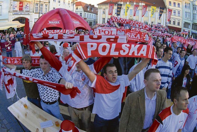 Tak kolorowo w strefach kibica w centrach miast w regionie było kilka lat temu.Teraz ich nie ma. Są zbyt drogie