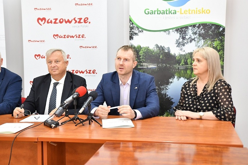 Będzie przebudowa drogi wojewódzkiej z Garbatki-Letniska do Bąkowca. Podpisano już umowę na projekt. Zobacz zdjęcia