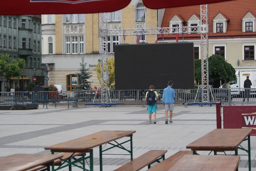 Euro 2016. Pszczyna: Strefa kibica na rynku już gotowa [ZDJĘCIA]