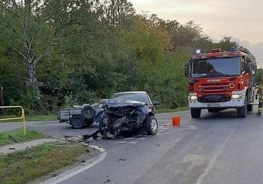 Wypadek w Kaszewcu, 24.09.2021. Zderzenie dwóch aut na drodze krajowej nr 60. Zdjęcia
