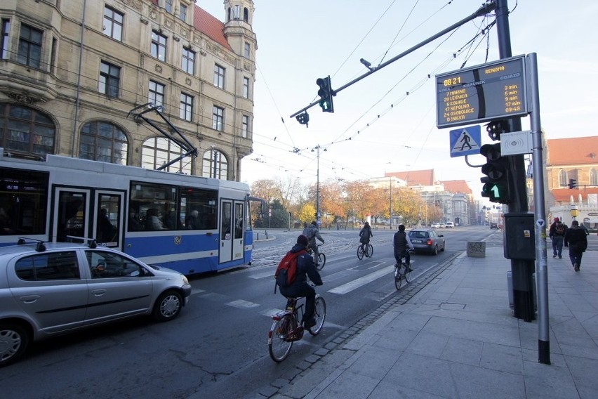 Wrocław: Nagrywają, jak MPK jeździ na czerwonym (ZDJĘCIA) 