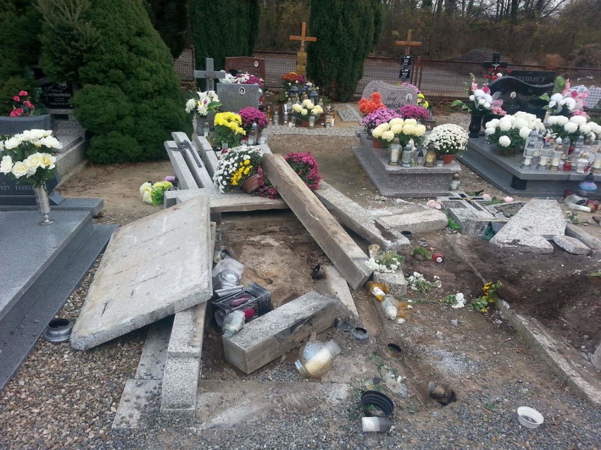 Zniszczone groby na cmentarzu w Michałowie - to mógł być samochód