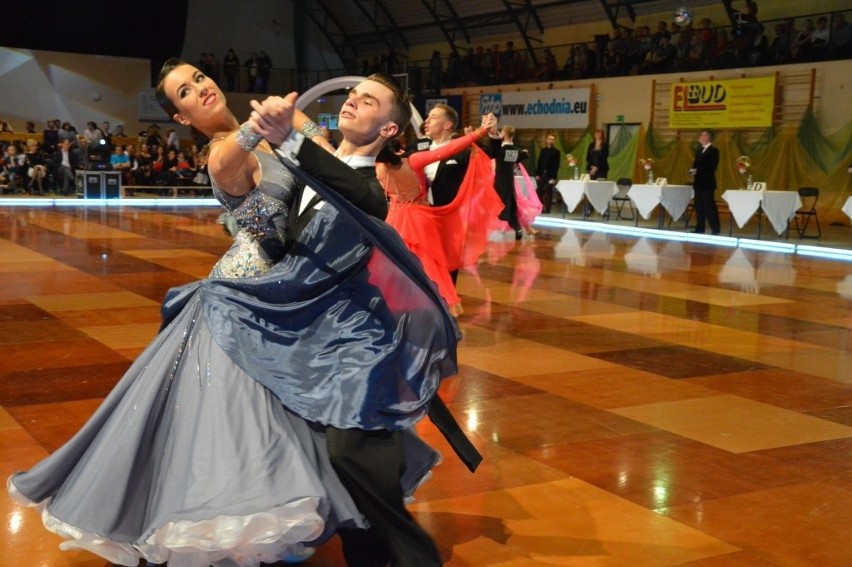 Taneczny weekend w Staszowie - piękne stroje, wyjątkowa muzyka, cekiny i pióra