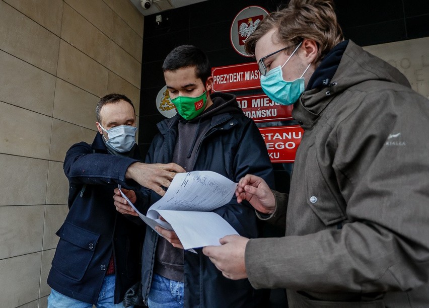 Mieszkańcy Gdańska złożyli w poniedziałek petycję w Urzędzie...