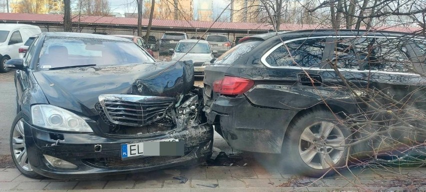 Trzy luksusowe samochody roztrzaskane na Widzewie. Szok, co wydarzyło się na ul. Sacharowa? Zobacz ZDJĘCIA