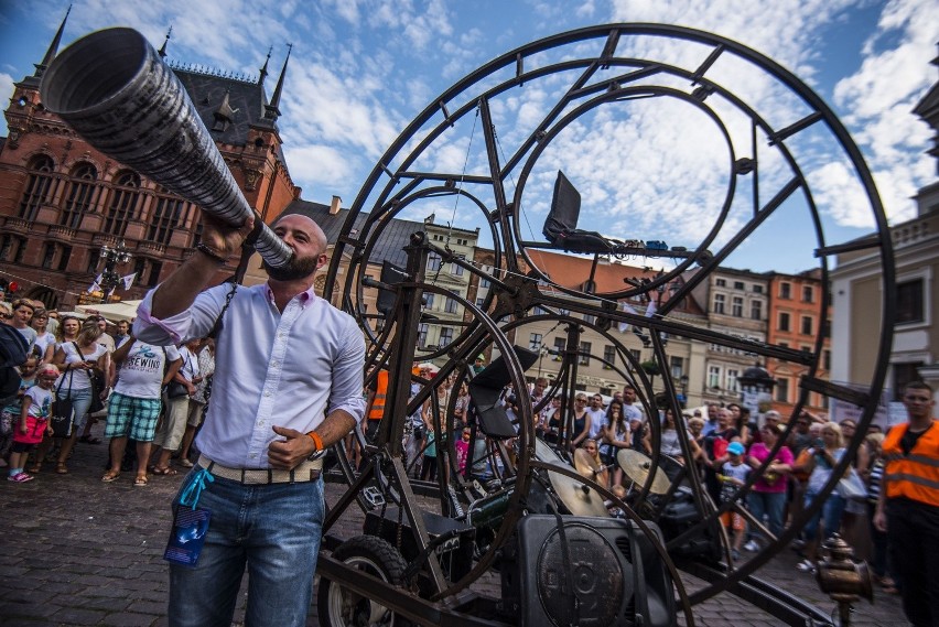 Festiwal Teatrów Ulicznych: Factoria Circular "Rodafonio"-...