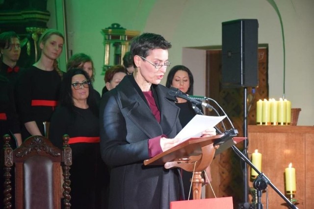 Verba Sacra w Wejherowie odbywa się już po raz szesnasty. W tym roku aktorka Danuta Stenka czyta w kolegiacie kaszubski przekład Listów św. Jana. Wydarzenie zostało zorganizowane w poniedziałek, 28 stycznia 2019.