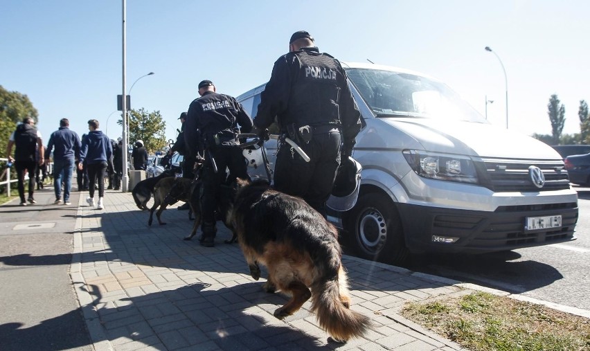 Wydaleniami ze służby i karami dyscyplinarnymi zakończyły...