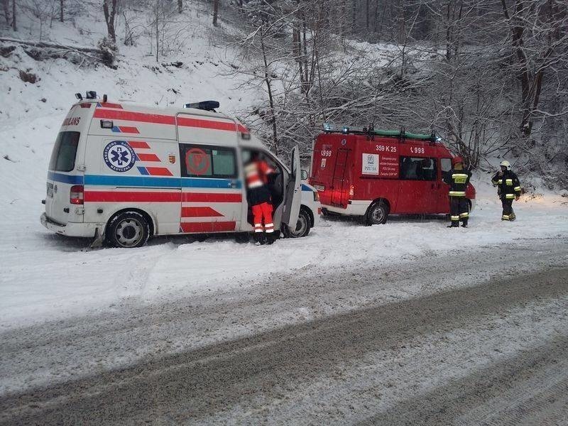 Wypadek zablokował drogę w dolinie Popradu [ZDJĘCIA]