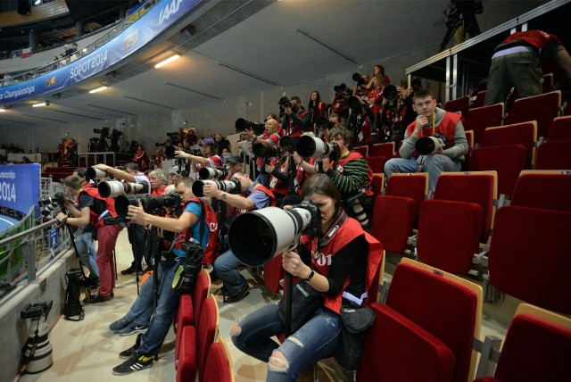 HMŚ Sopot 2014. Przy imprezie akredytowała się rekordowa liczba dziennikarzy. Organizatorzy po mistrzostwach nie mogli doliczyć się 7-kilogramowej kuli, flag promujących Sopot  i... pakistańskiego zawodnika. Zagraniczni dziennikarze robili sobie pamiątkowe zdjęcia przy stołach z polskim chlebem ze smalcem.