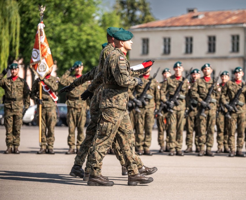 Żołnierze służby przygotowawczej w 5. Batalionie Strzelców Podhalańskich w Przemyślu odebrali broń [ZDJĘCIA]