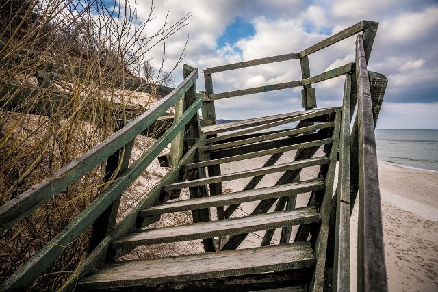 Odbudują schody na plażę w Chłapowie