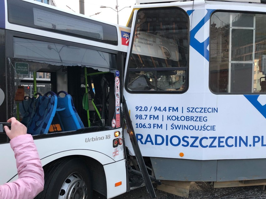 Poważny wypadek na Bramie Portowej. Jedenaście osób rannych