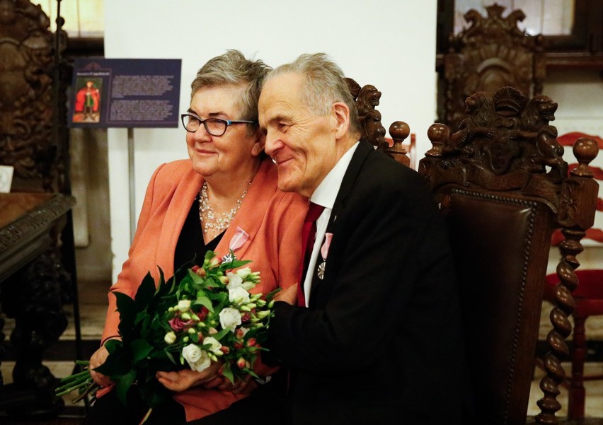 Ponad 30 par z Gdańska świętowało małżeńskie jubileusze. Medale i gratulacje w Ratuszu Głównym [ZDJĘCIA]