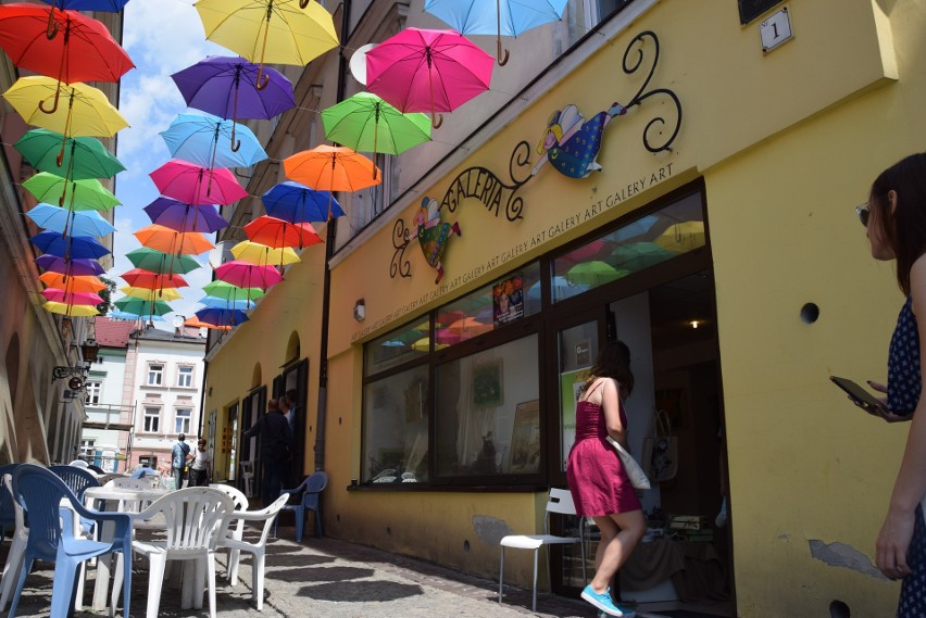 "Umbrella Sky" na Piekarskiej w Tarnowie