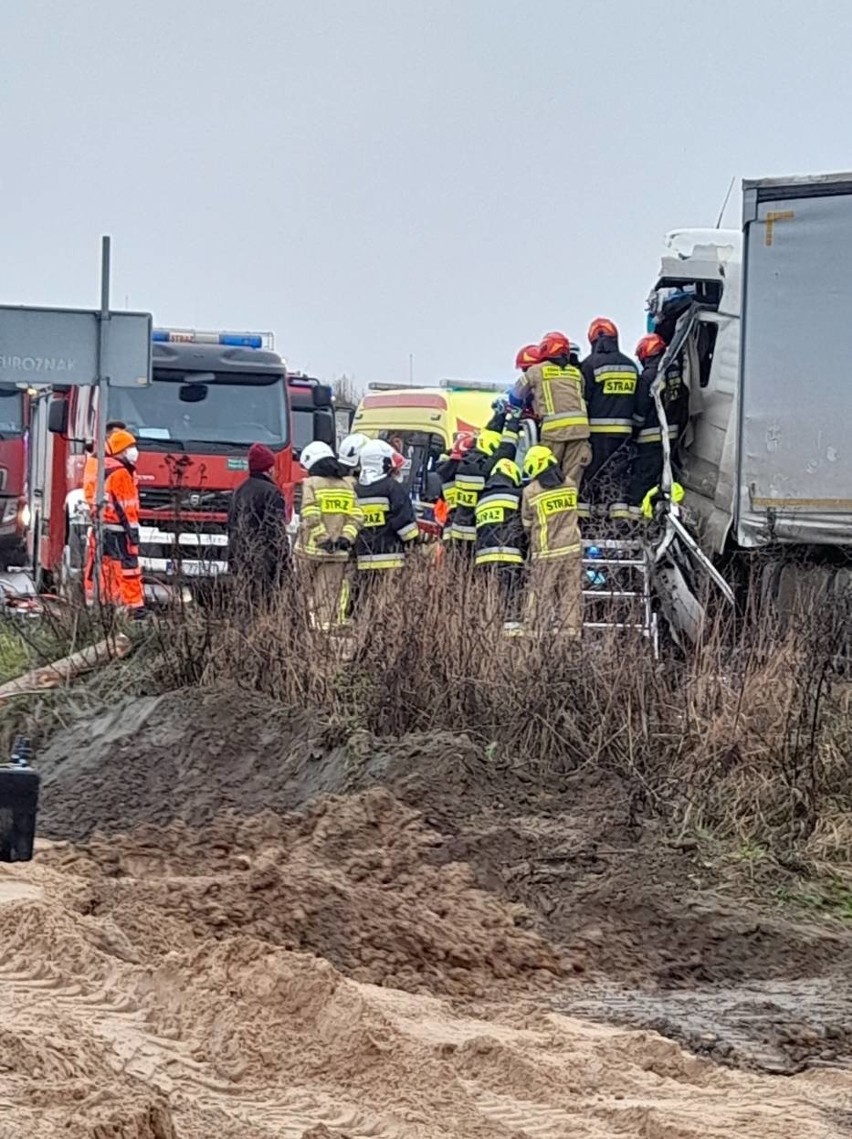 Do zdarzenia doszło około godz. 14 na przebudowywanej drodze...