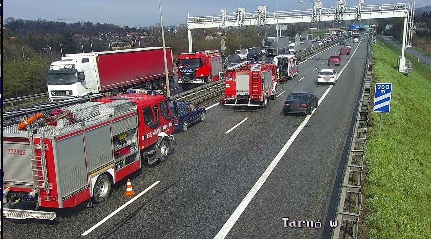 Wypadek na A4. Bus zderzył się z samochodem ciężarowym....