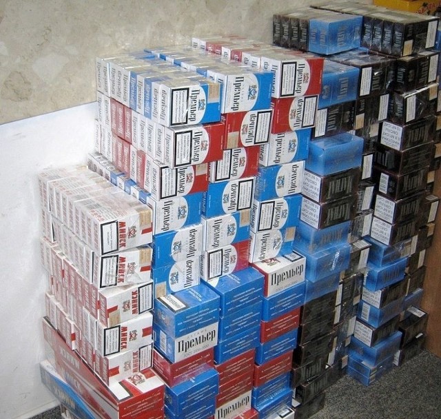 Kobieta przewoziła ponad tysiąc paczek papierosów bez polskich znaków skarbowych akcyzy