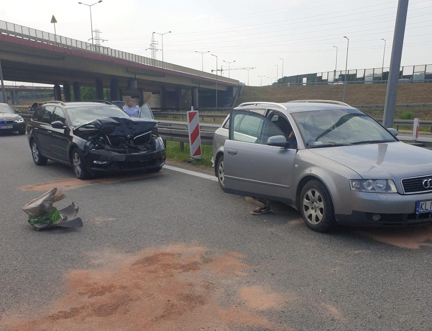 11 samochodów zderzyło się na autostradzie A4 w kierunku Rzeszowa. Jedna osoba została ranna [ZDJĘCIA]