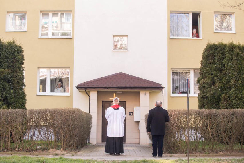 W piątek (27 maraca) po ulicach parafii Sanktuarium Św....