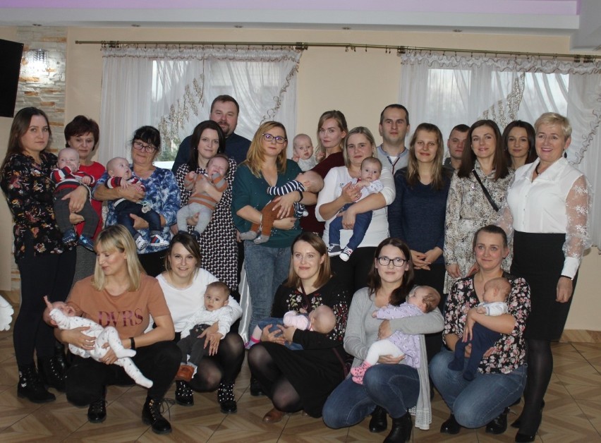Uroczyste włączenie nowo narodzonych dzieci w poczet mieszkańców Gminy Łopuszno (ZDJĘCIA)