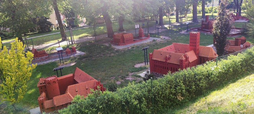 Jedną z atrakcji turystycznych Miasta Zakochanych jest park...