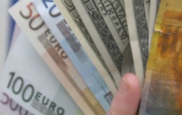 Wprowadzenie waluty euro w Polsce – racje entuzjastów i przeciwnikówWaluta euro. Przedmiot pożądania i obaw.